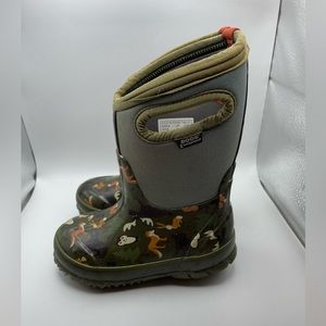 Bogs Classic Woodland Zoo Animals snow boots kids 9